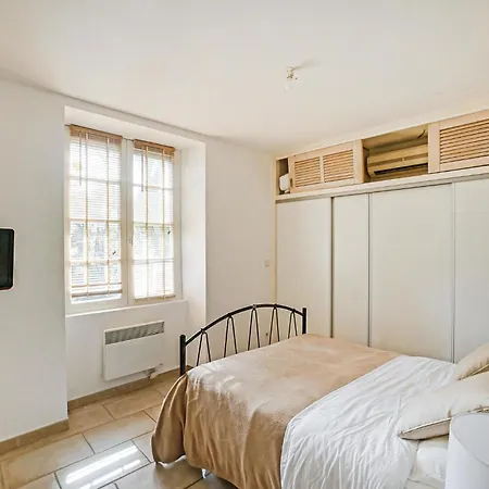 2 Bedroom Lovely In דירה