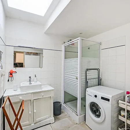 Appartamento 2 Bedroom Lovely In Nîmes