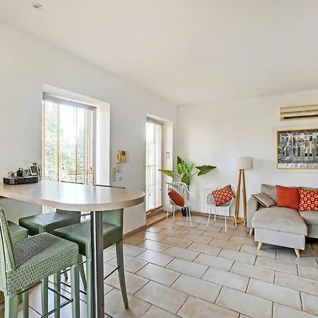 דירה 2 Bedroom Lovely In *