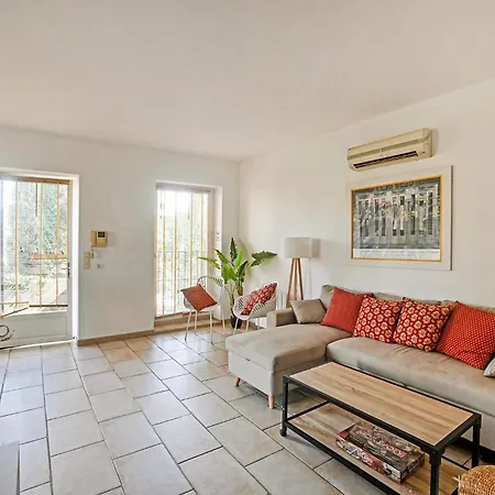 Appartamento 2 Bedroom Lovely In Nîmes