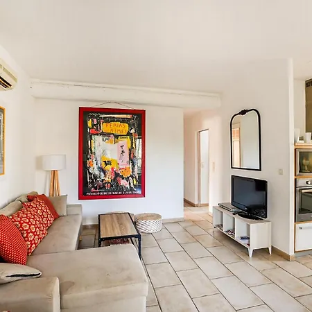 2 Bedroom Lovely In * נים