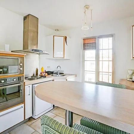 2 Bedroom Lovely In Appartamento *